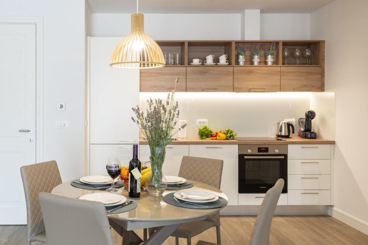 Lustica Apartments Central Тиват Екстер'єр фото